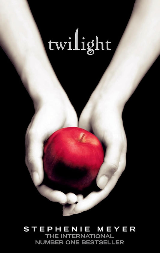 ATOM Twilight An electrifying debut novel of a young woman's love for a vampire. (Paperback )–  by Stephenie Meyer